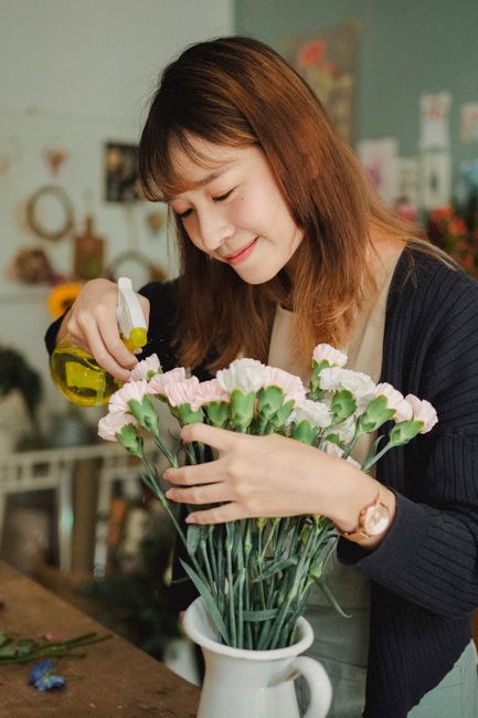 5 Flower Care Myths That Shorten Bouquet Life