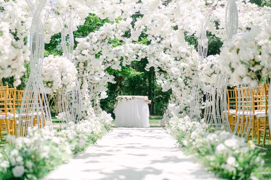 Foam-Free Wedding Installations: Professional Methods